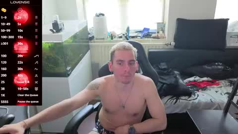 Snapshot of rayzel_white chatting on May 9, 2026, 2:33 pm Rayzel White online show from May 9, 2026, 2:33 pm