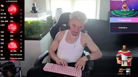 Snapshot of rayzel_white chatting on June 14, 2026, 1:02 pm Rayzel White online show from June 14, 2026, 1:02 pm