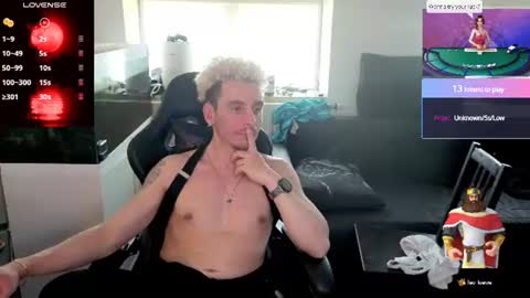 Snapshot of rayzel_white chatting on July 3, 2026, 3:18 pm Rayzel White online show from July 3, 2026, 3:18 pm