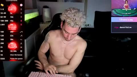Snapshot of rayzel_white chatting on July 6, 2026, 1:02 am Rayzel White online show from July 6, 2026, 1:02 am