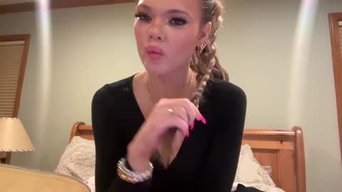 Snapshot of realjadebri chatting on January 14, 2025, 2:40 am Jade online show from January 14, 2025, 2:40 am