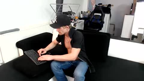 Snapshot of reallyman7 chatting on March 21, 2026, 1:32 am Ask me online show from March 21, 2026, 1:32 am