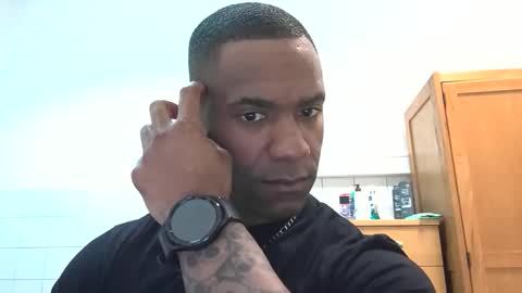 Snapshot of realreyblack chatting on April 11, 2026, 5:28 pm Rey online show from April 11, 2026, 5:28 pm