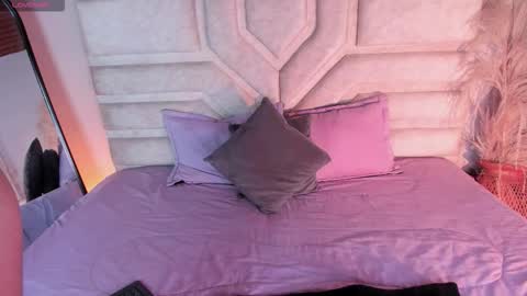 Snapshot of rebe_ka_ chatting on November 7, 2025, 12:16 pm Rebeca online show from November 7, 2025, 12:16 pm