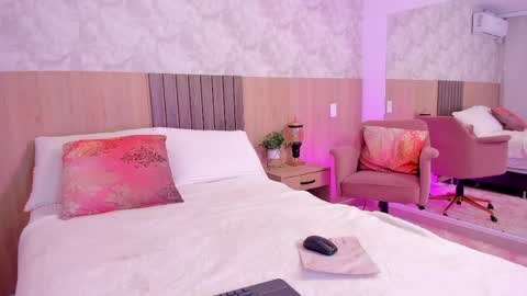 Snapshot of rebeca_cortez1 chatting on May 5, 2026, 8:39 pm I invite you to my birthday on November 3th online show from May 5, 2026, 8:39 pm
