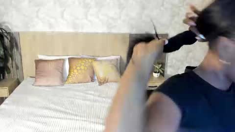 Snapshot of rebeca_cortez1 chatting on June 25, 2026, 7:40 pm I invite you to my birthday on November 3th online show from June 25, 2026, 7:40 pm
