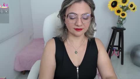 REBECA online show from September 18, 2025, 11:56 am