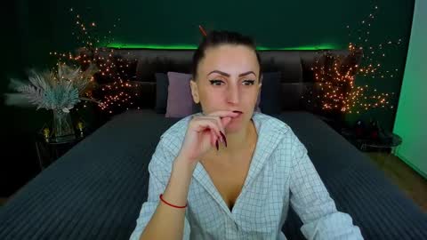 Snapshot of rebecca_diamonds chatting on February 6, 2025, 6:40 am rebecca_diamonds online show from February 6, 2025, 6:40 am