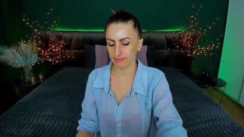 Snapshot of rebecca_diamonds chatting on February 19, 2025, 10:45 am rebecca_diamonds online show from February 19, 2025, 10:45 am