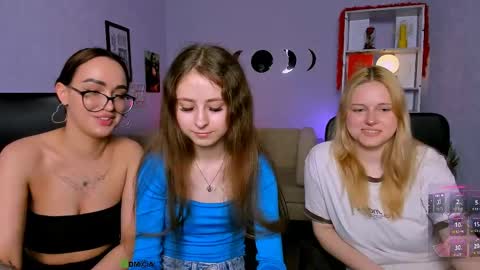 rebecca_smile_ online show from May 20, 2026, 12:55 pm