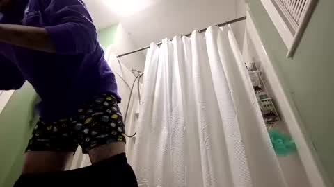 Snapshot of recka810 chatting on November 9, 2025, 8:01 am recka810 online show from November 9, 2025, 8:01 am