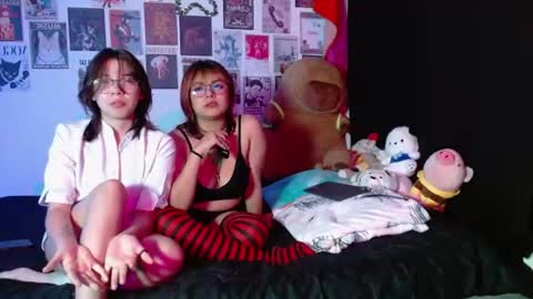 red_cherry2 online show from June 19, 2026, 7:34 am