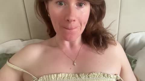 Snapshot of red_head_rosie_69 chatting on April 19, 2026, 12:26 pm Rosie online show from April 19, 2026, 12:26 pm