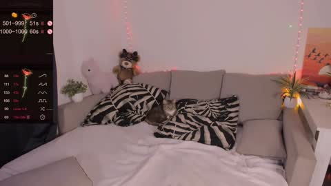 Mia online show from February 2, 2025, 8:41 pm