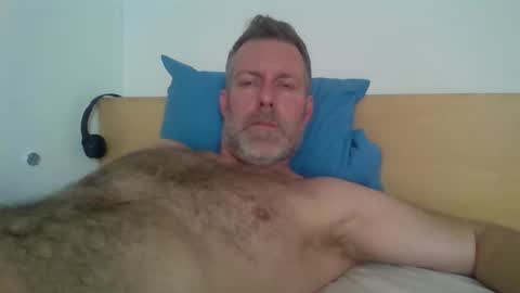 Snapshot of redandbluecloud chatting on November 17, 2025, 10:54 am Red online show from November 17, 2025, 10:54 am