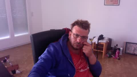 redbonezzzz online show from April 30, 2026, 8:09 am