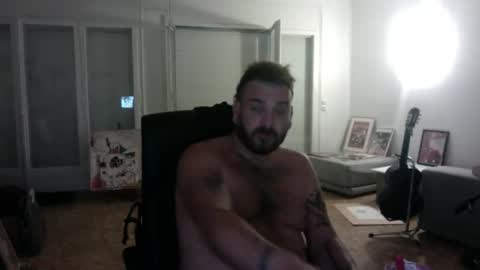 Snapshot of redbonezzzz chatting on June 8, 2026, 12:25 am redbonezzzz online show from June 8, 2026, 12:25 am