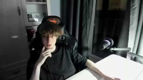 Snapshot of reddissq chatting on December 25, 2024, 4:01 am reddissq online show from December 25, 2024, 4:01 am