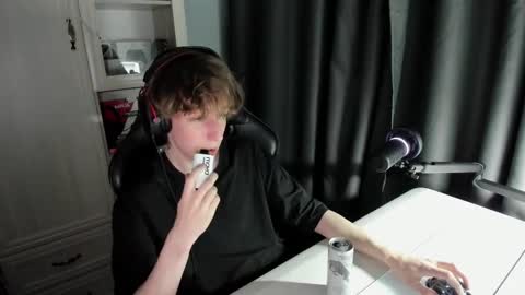 Snapshot of reddissq chatting on December 26, 2024, 4:32 am reddissq online show from December 26, 2024, 4:32 am