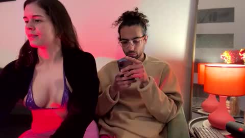 redfloweer online show from September 21, 2025, 8:32 pm