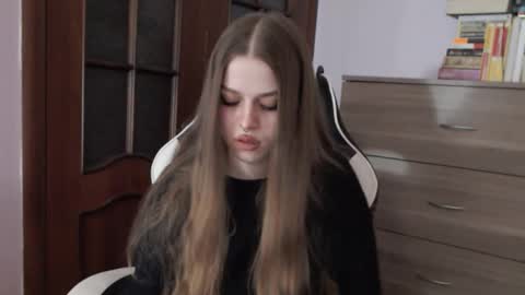 Lily online show from November 9, 2025, 2:10 am