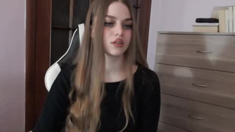 Snapshot of redhead_rabbit chatting on January 18, 2026, 1:53 am Lily online show from January 18, 2026, 1:53 am