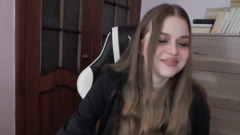 Snapshot of redhead_rabbit chatting on February 3, 2026, 2:21 am Lily online show from February 3, 2026, 2:21 am