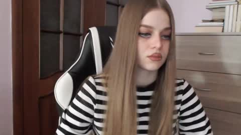 Lily online show from February 20, 2026, 2:30 am