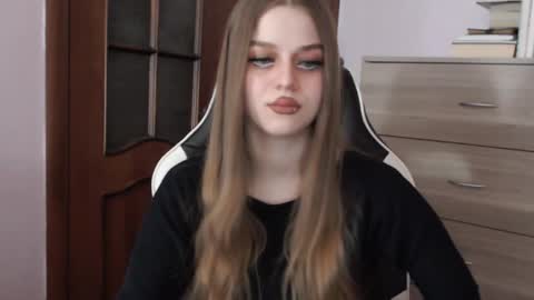 Snapshot of redhead_rabbit chatting on February 24, 2026, 2:20 am Lily online show from February 24, 2026, 2:20 am