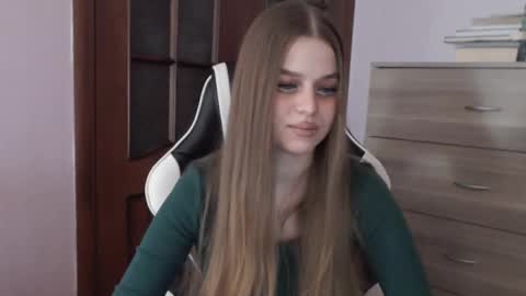 Lily online show from March 18, 2026, 2:04 am