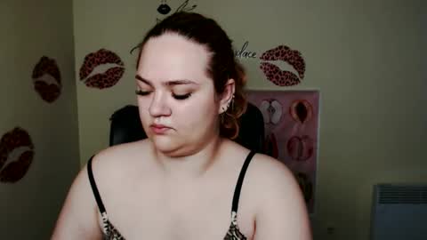 Snapshot of redhotqueen1 chatting on June 11, 2026, 5:27 am Rina online show from June 11, 2026, 5:27 am