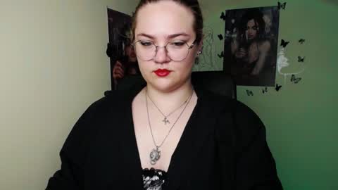 Snapshot of redhotqueen1 chatting on July 5, 2026, 6:09 am Rina online show from July 5, 2026, 6:09 am