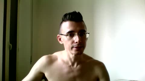 Snapshot of redstep0 chatting on September 12, 2025, 12:05 pm redstep0 online show from September 12, 2025, 12:05 pm