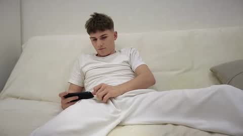 Snapshot of reeves_bae chatting on November 27, 2025, 7:16 pm Alex online show from November 27, 2025, 7:16 pm