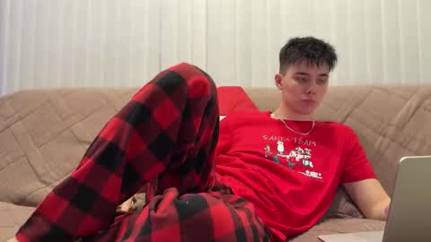 Snapshot of reeves_bae chatting on November 28, 2025, 8:00 pm Alex online show from November 28, 2025, 8:00 pm