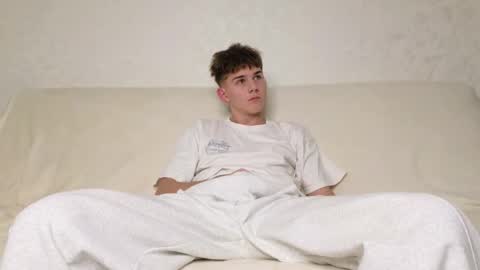 Snapshot of reeves_bae chatting on November 30, 2025, 6:45 pm Alex online show from November 30, 2025, 6:45 pm