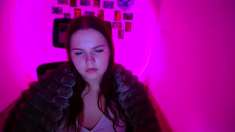 Snapshot of reinakitty_ chatting on February 15, 2026, 7:51 am Reina online show from February 15, 2026, 7:51 am