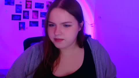 Snapshot of reinakitty_ chatting on February 19, 2026, 6:53 am Reina online show from February 19, 2026, 6:53 am