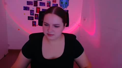 Snapshot of reinakitty_ chatting on February 20, 2026, 1:11 pm Reina online show from February 20, 2026, 1:11 pm