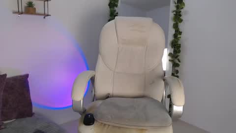 Erika online show from December 5, 2024, 2:09 am