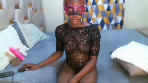 remmyqueen online show from May 25, 2026, 12:38 am