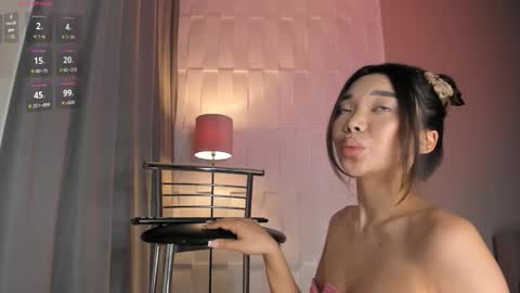 Ren online show from November 10, 2025, 3:49 am