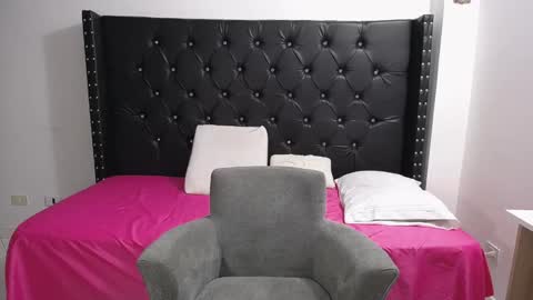 Renata Salinas online show from February 12, 2026, 2:39 am