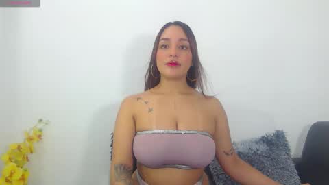 renatabrownn28 online show from April 14, 2026, 6:08 am