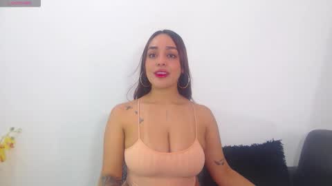 renatabrownn28 online show from May 5, 2026, 5:43 pm