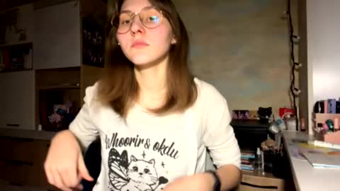 Mia online show from February 10, 2026, 4:33 pm