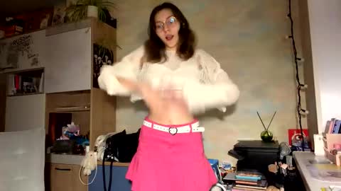 Mia online show from March 3, 2026, 4:35 pm