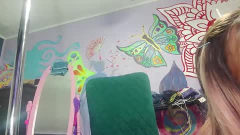 Snapshot of rene_heartz99 chatting on October 19, 2025, 11:33 am Naughty closet slut here to suck all your friends off  online show from October 19, 2025, 11:33 am