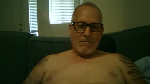 Snapshot of renewaz chatting on April 18, 2026, 7:58 pm Renewaz online show from April 18, 2026, 7:58 pm