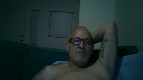 Snapshot of renewaz chatting on May 1, 2026, 2:27 am Renewaz online show from May 1, 2026, 2:27 am